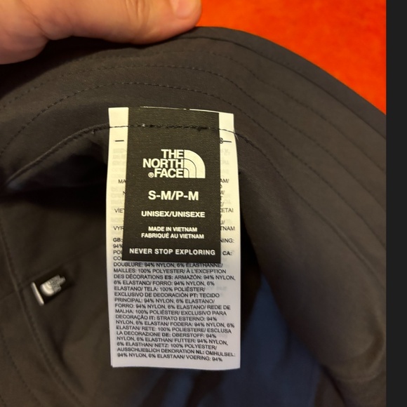 The North Face unisex black and gray mesh pocket reversible bucket hat NWT - Picture 9 of 14